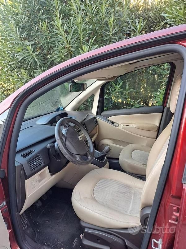 Usata Lancia Musa 90 CV (66 kW) 2006 Rosso Monovolume