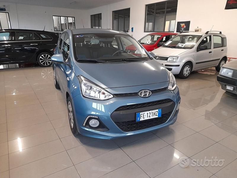 Blu Usata 2016 Hyundai i10 Utilitaria | 6900 € (Buon prezzo) - Immagine 1/4