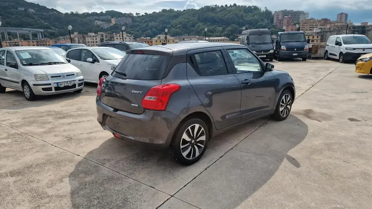 Usata Suzuki Swift 111 CV (81 kW) 2018 Grigio Utilitaria