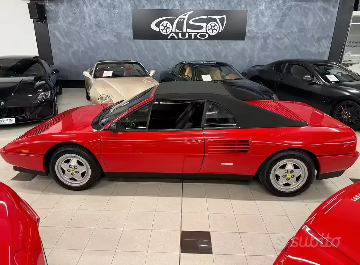 Usata Ferrari Mondial 300 CV (220 kW) 1989 Rosso Cabrio