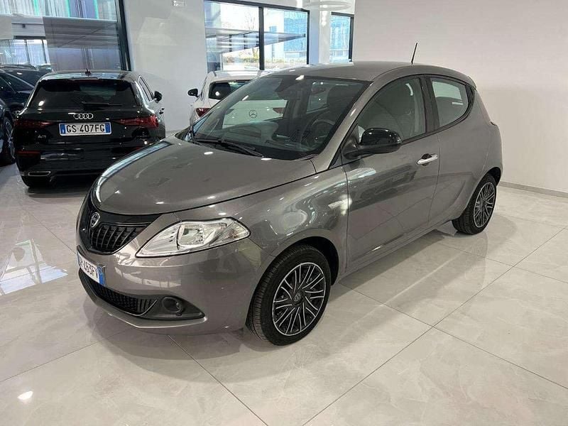 Grigio Usata 2023 Lancia Ypsilon Silver Due volumi | 12.600 € (Buon prezzo) - Immagine 1/4