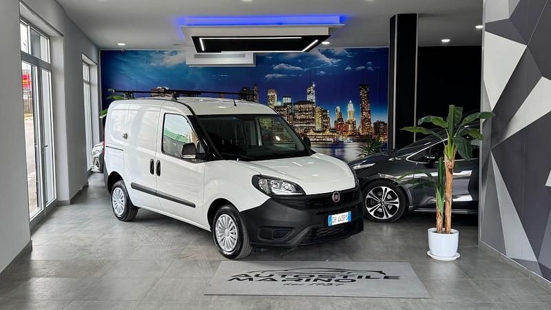 Usata Fiat Doblò Lounge 89 CV (65 kW) 2021 Bianco Monovolume