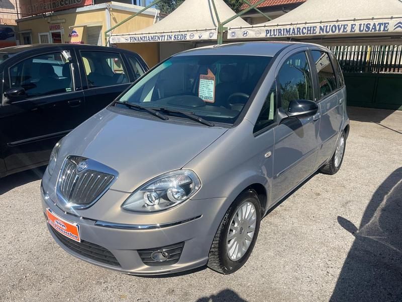 Usata Lancia Musa 95 CV (69 kW) 2011 Beige Monovolume