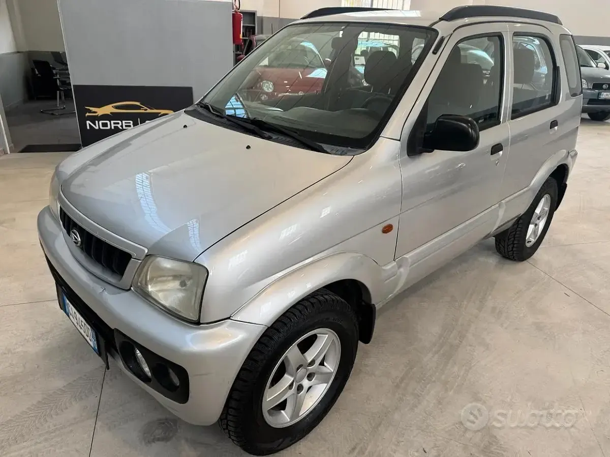 Usata Daihatsu Terios 86 CV (63 kW) 2003 Grigio SUV
