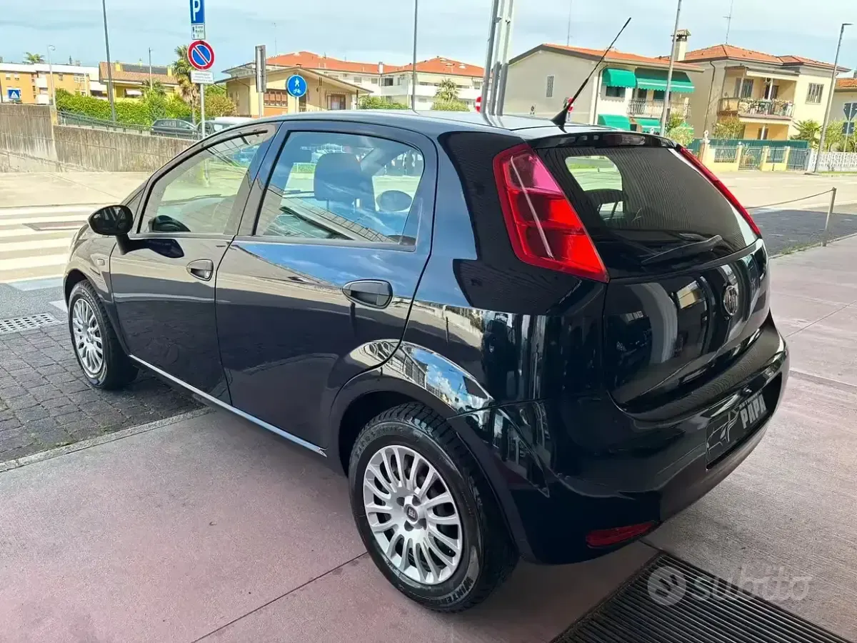 Usata Fiat Punto Street 69 CV (50 kW) 2018 Bluazzurro Utilitaria