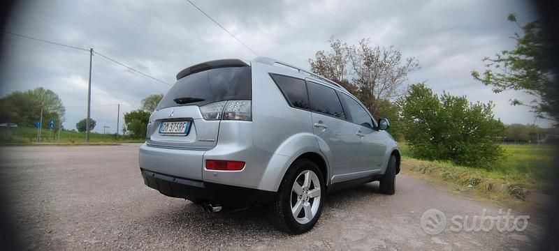 Usata Mitsubishi Outlander Invite 140 CV (102 kW) 2008 Grigio SUV