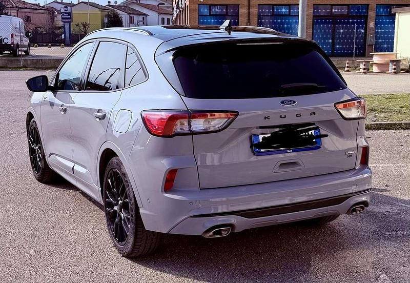 Usata Ford Kuga 152 CV (111 kW) 2023 Grigio SUV