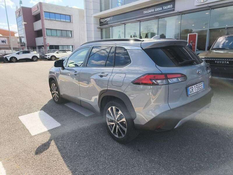 Begagnad Toyota Corolla Cross Lounge 197 HK (144 kW) 2023 Grå SUV