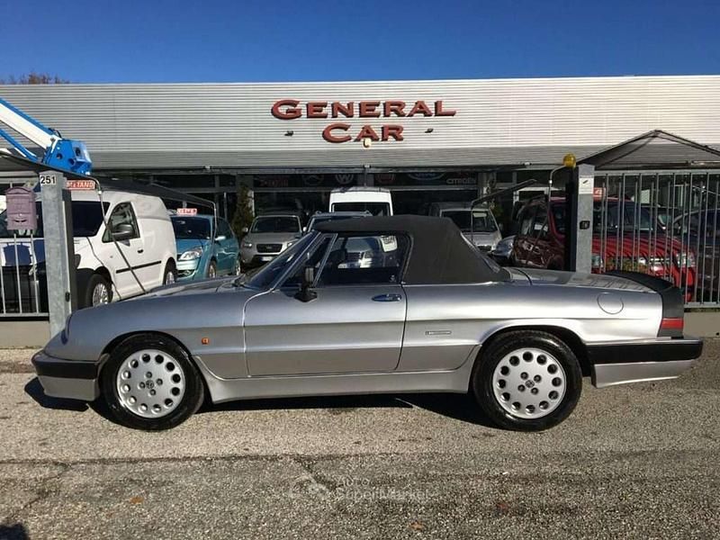 Usata Alfa Romeo Spider Quadrifoglio Verde 125 CV (91 kW) 1986 Argento Cabrio