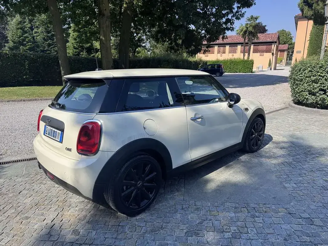 Usata Mini ONE 75 CV (55 kW) 2015 Bianco Utilitaria