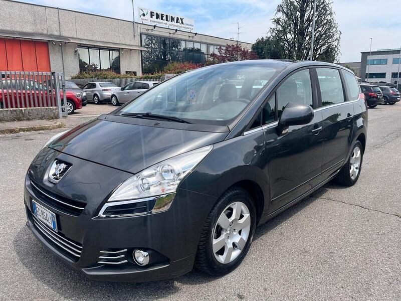 Grigio Usata 2010 Peugeot 5008 Monovolume | 3990 € (Super prezzo) - Immagine 1/4