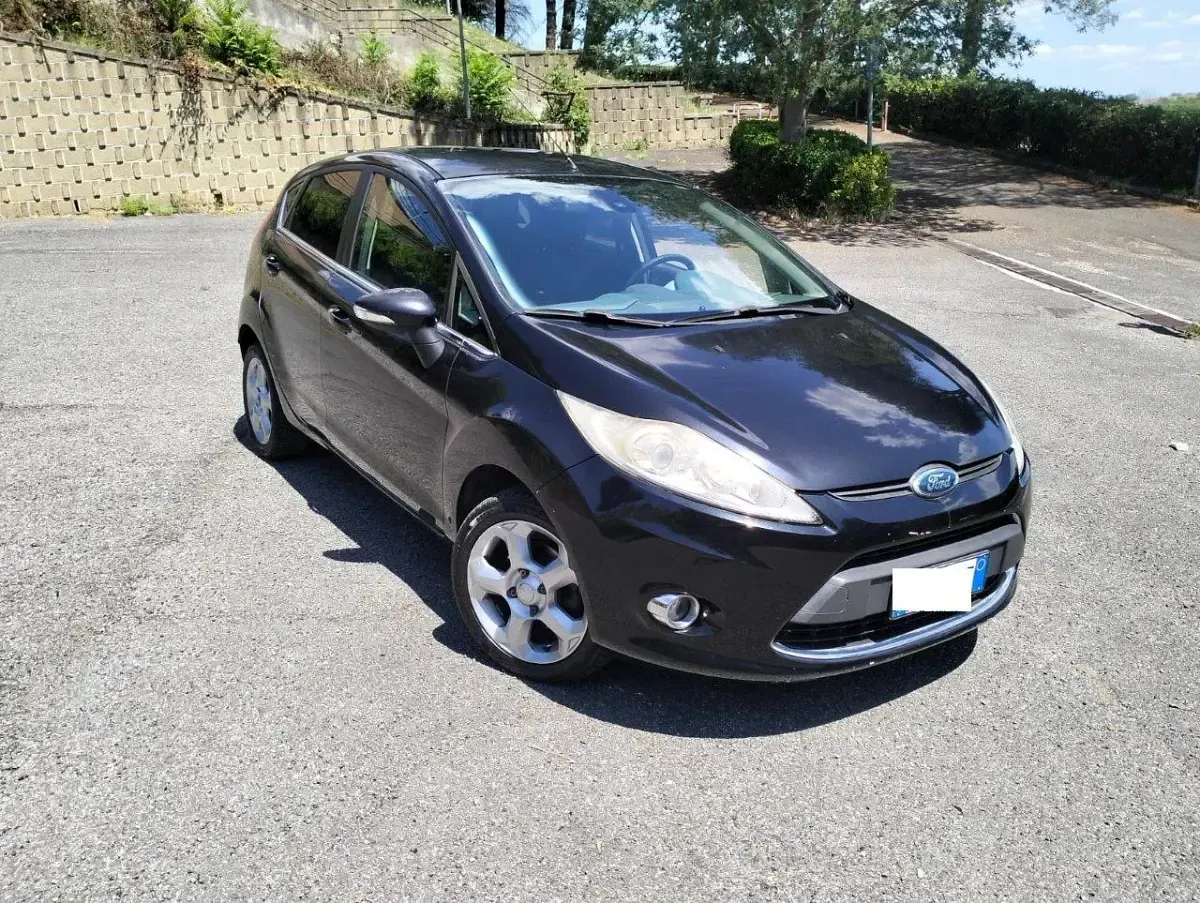 Usata Ford Fiesta Titanium 96 CV (70 kW) 2010 Viola Berlina