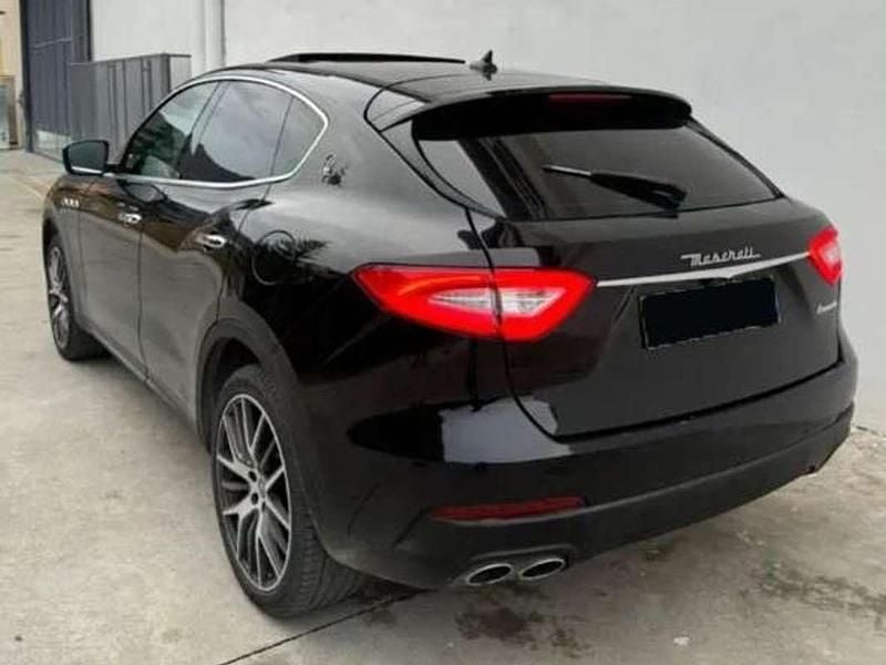 Usata Maserati Levante 275 CV (202 kW) 2017 Nero SUV