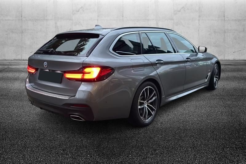 Usata BMW 520 M Sport 190 CV (139 kW) 2023 Grigio metallizzato Station wagon