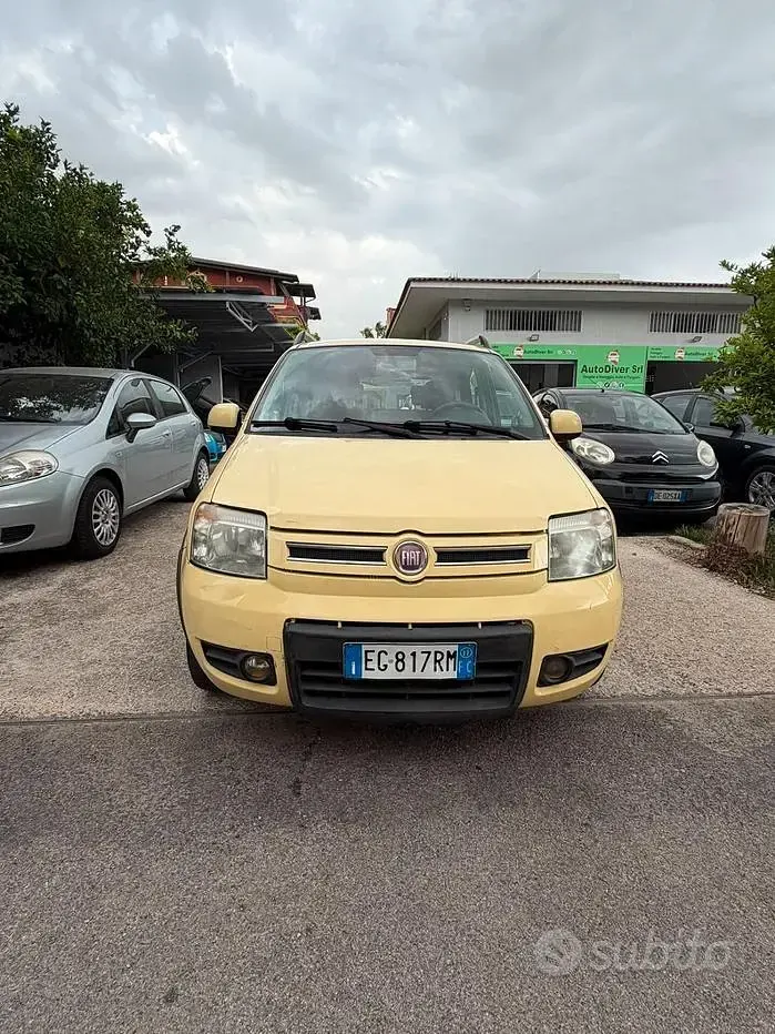 Usata Fiat Panda Climbing 69 CV (50 kW) 2011 Giallo Utilitaria