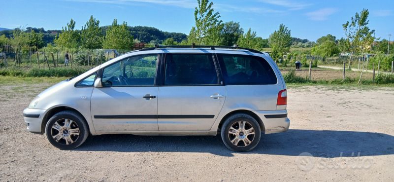 Usata Ford Galaxy 130 CV (95 kW) 2002 Grigio Monovolume