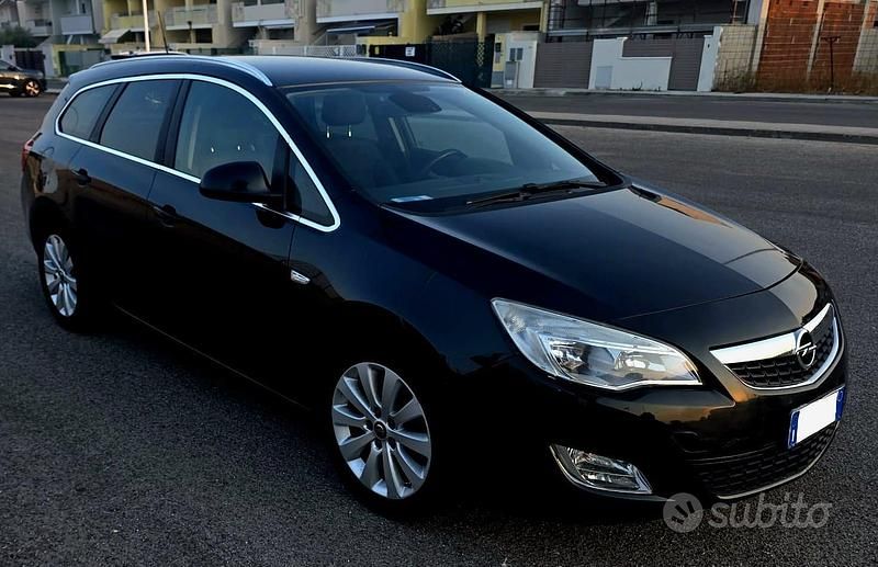 Usata Opel Astra Sport 125 CV (91 kW) 2012 Nero Station wagon