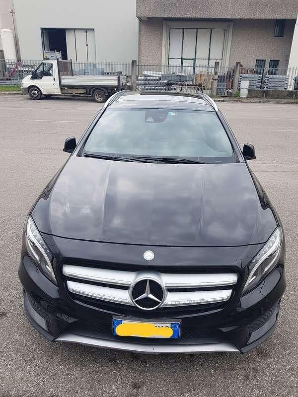 Usata Mercedes GLA220 Premium 170 CV (125 kW) 2015 Nero SUV