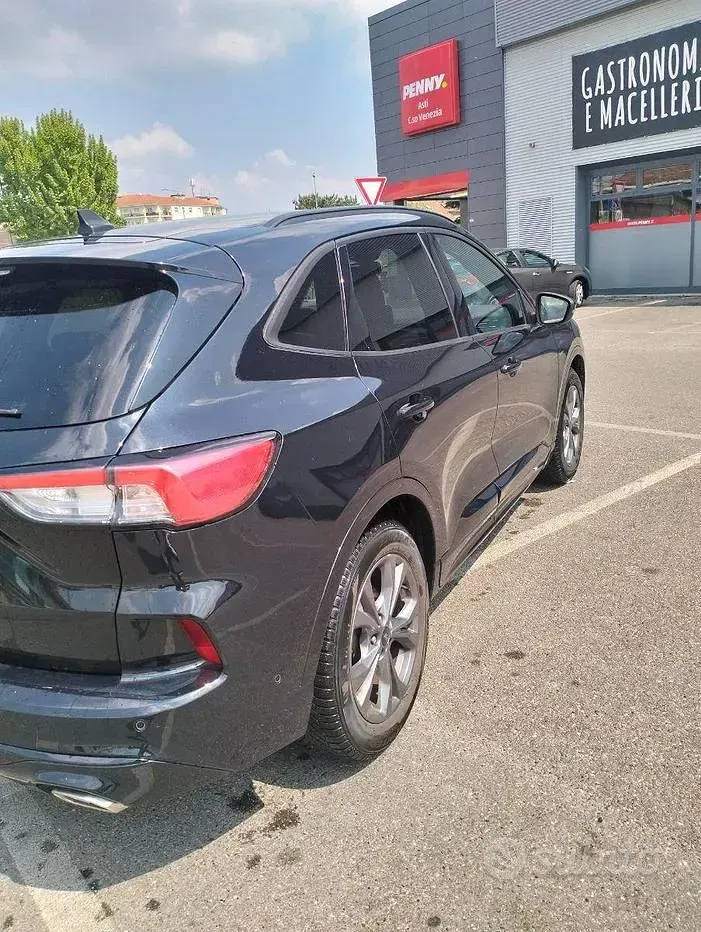 Usata Ford Kuga 150 CV (110 kW) 2021 Nero SUV