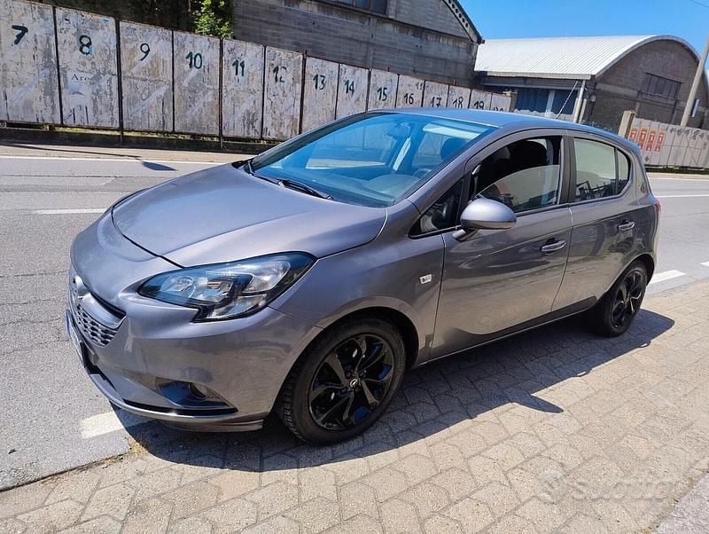 Usado Opel Corsa Edition 90 HP (66 kW) 2016 Cinzento Sedan