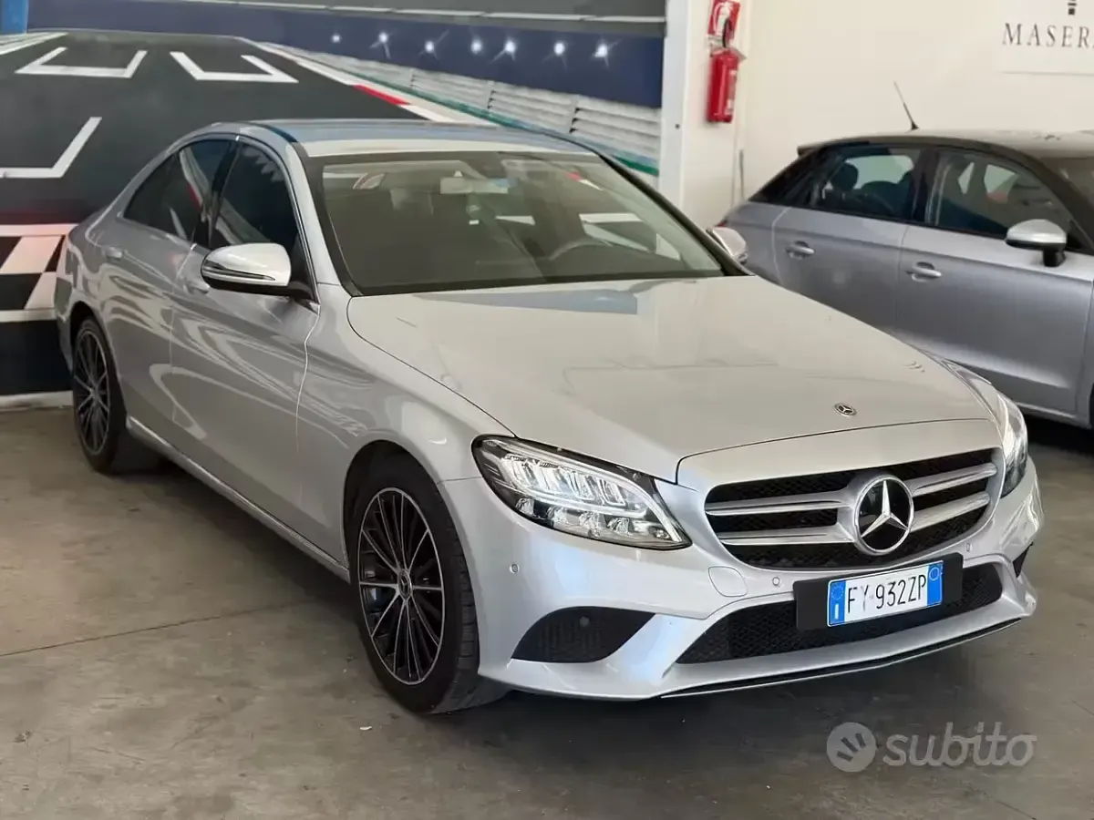 Begagnad Mercedes C200 Premium 160 HK (117 kW) 2019 Grå Sedan