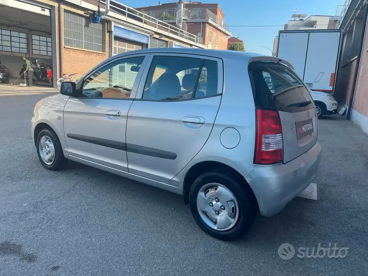 Usata Kia Picanto LX 61 CV (44 kW) 2004 Grigio Utilitaria