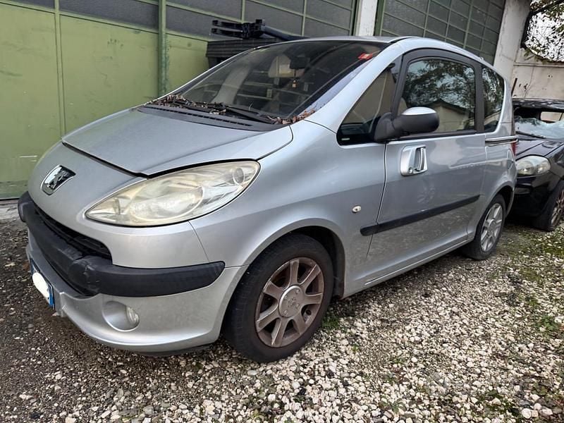 Usata Peugeot 1007 67 CV (49 kW) 2005 Grigio Monovolume