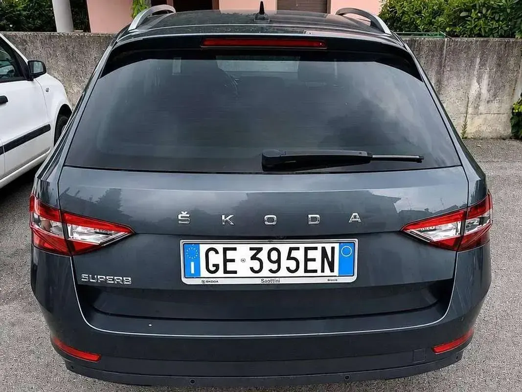 Usata Skoda Superb Executive 150 CV (110 kW) 2021 Grigio Station wagon