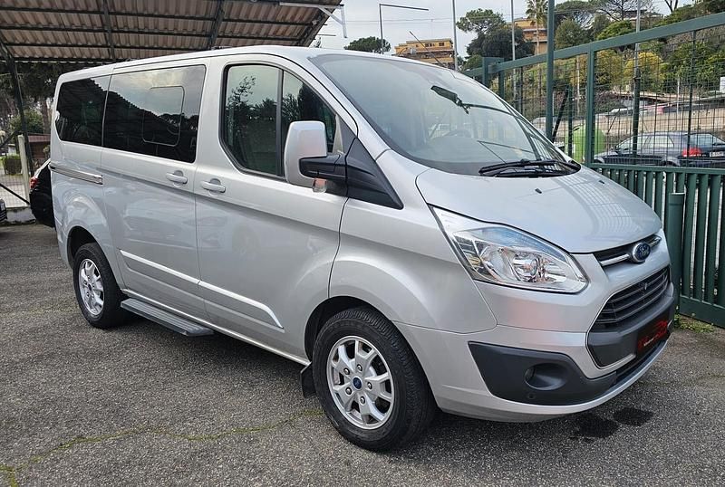 Usata Ford Tourneo Titanium 154 CV (113 kW) 2014 Grigio Monovolume