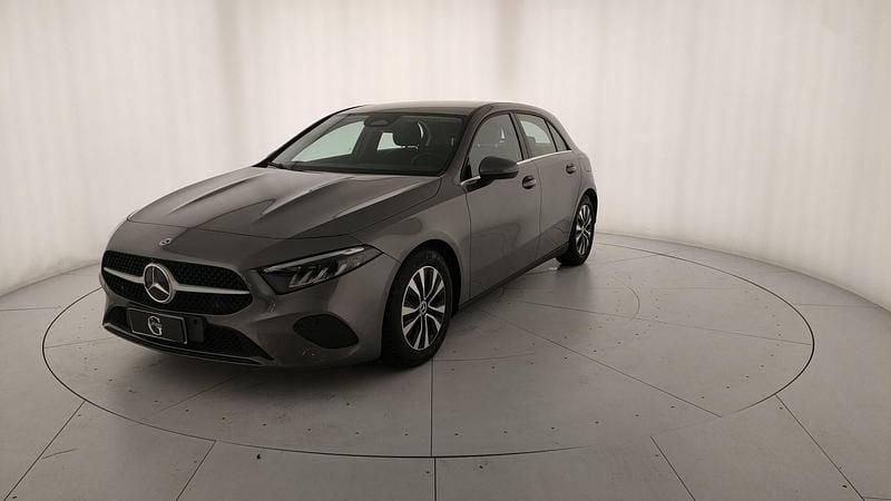 Usata Mercedes A180 Executive 116 CV (85 kW) 2023 Grigio Berlina