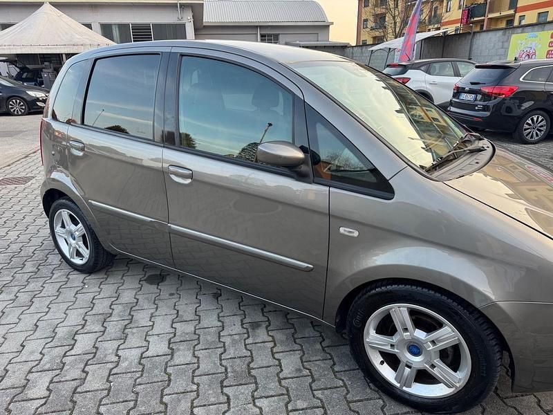 Usata Fiat Idea Emotion 95 CV (69 kW) 2006 Grigio Monovolume