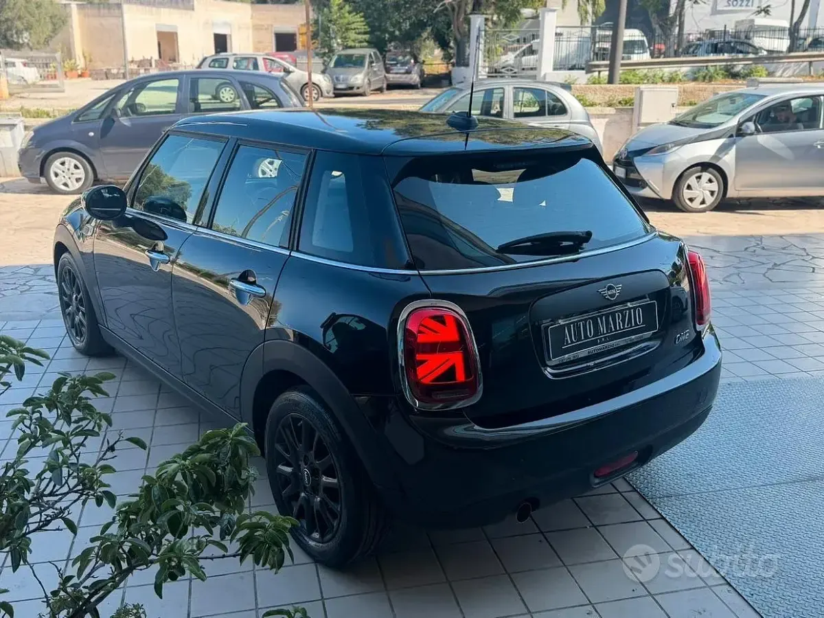 Usata Mini ONE 75 CV (55 kW) 2021 Nero Utilitaria