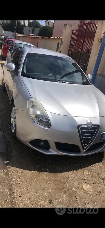 Usata 2012 Alfa Romeo Giulietta Tre volumi | 4200 € (Super prezzo) - Immagine 1/2