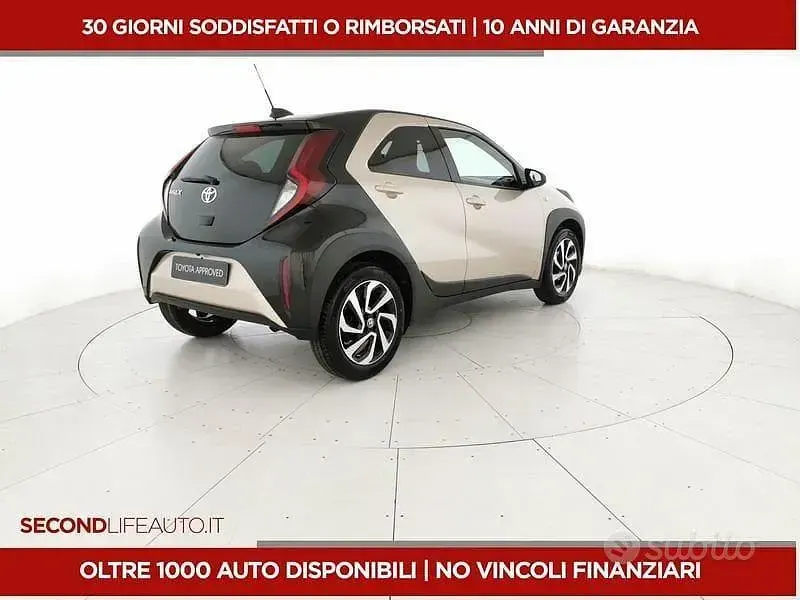 Usata Toyota Aygo X Lounge 72 CV (52 kW) 2023 Beige SUV