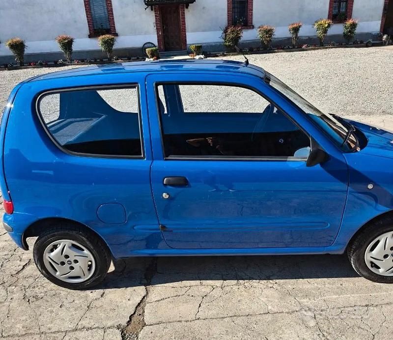 Usata Fiat 600 54 CV (39 kW) 2000 Blu Berlina