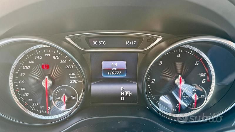 Usata Mercedes GLA200 136 CV (100 kW) 2017 Grigio SUV