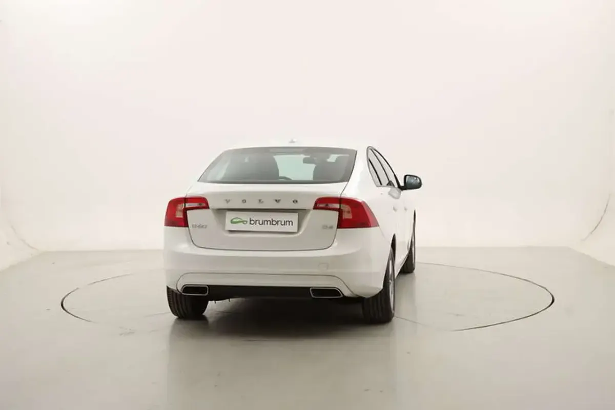 Usata Volvo S60 Kinetic 190 CV (139 kW) 2018 Bianco Berlina