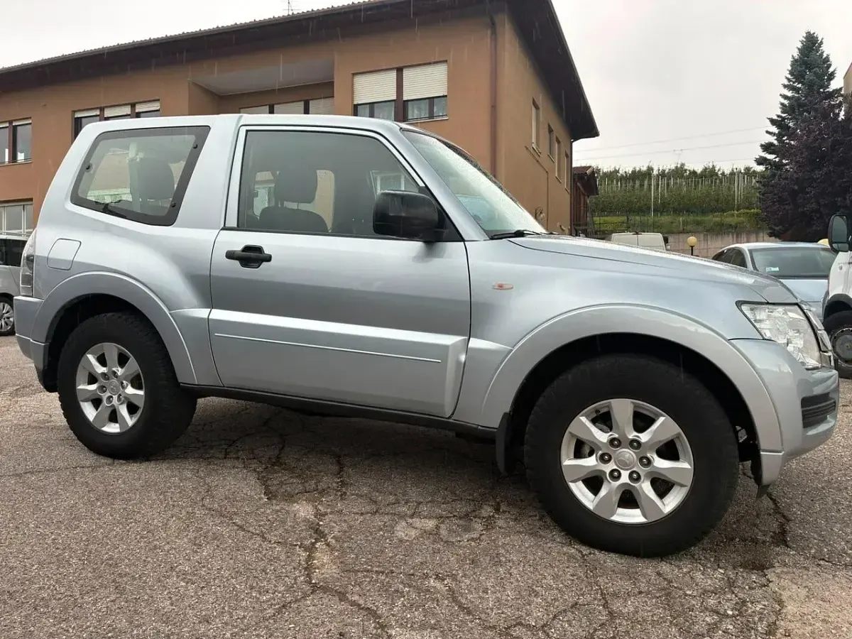 Usata Mitsubishi Pajero 199 CV (146 kW) 2016 Argento SUV