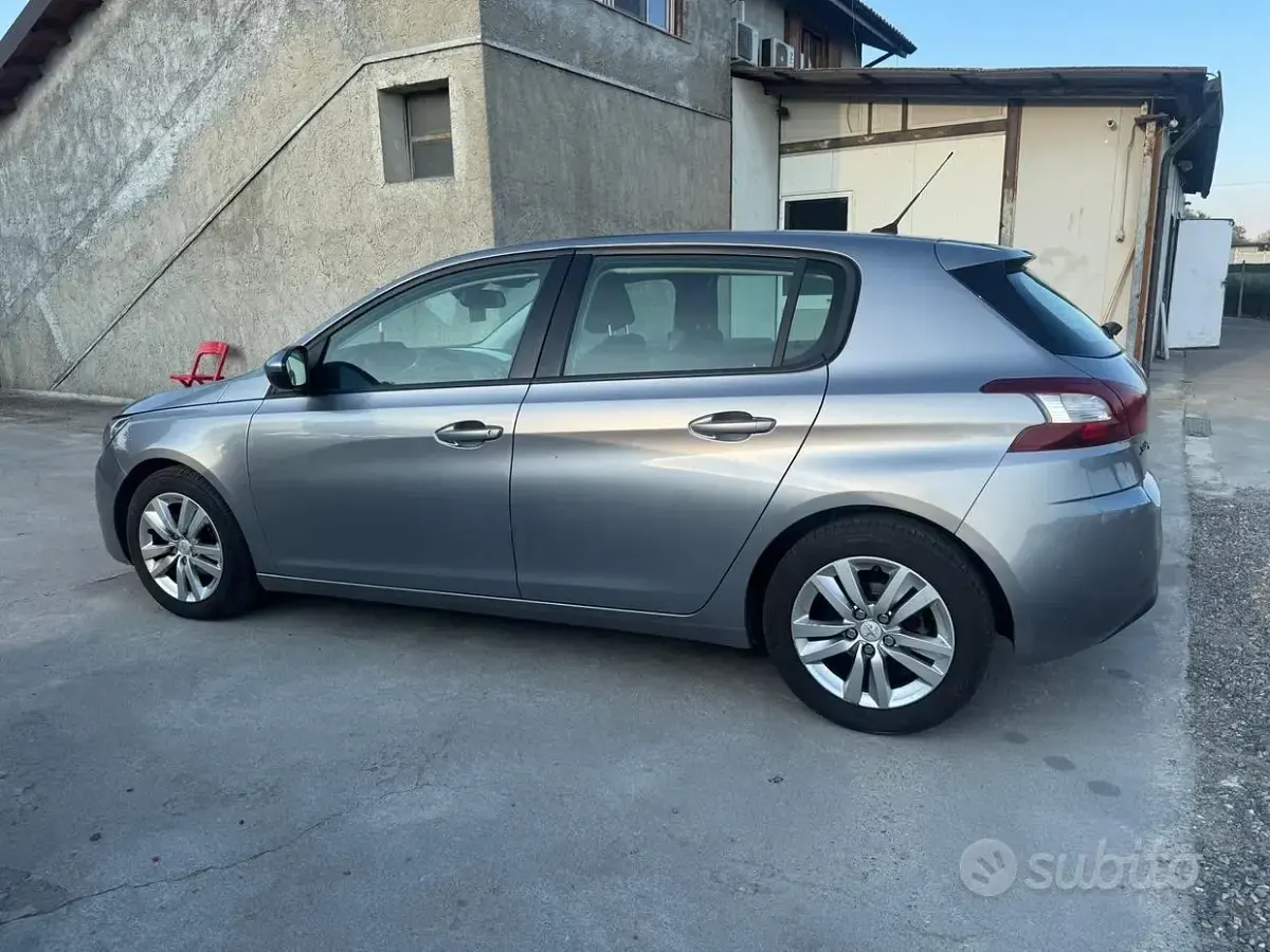Usado Peugeot 308 Active 110 CV (80 kW) 2014 Gris Berlina