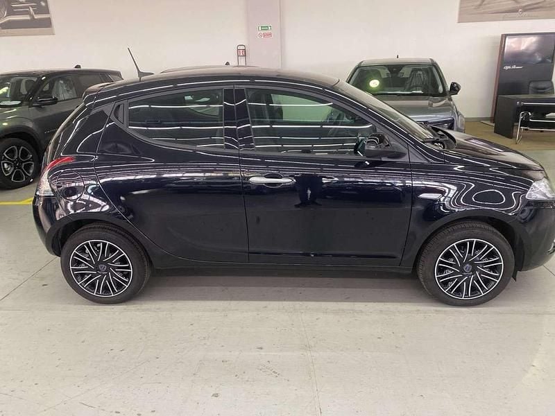 Usata Lancia Ypsilon Gold 69 CV (50 kW) 2024 Nero Utilitaria