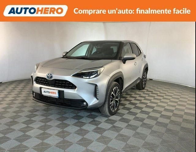 Usata Toyota Yaris Cross Lounge 92 CV (67 kW) 2022 Grigio SUV