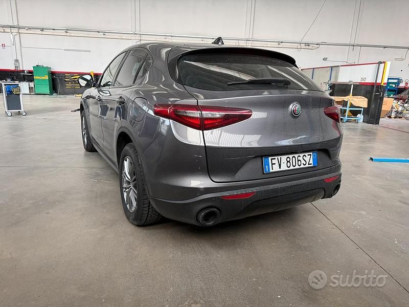 Usata Alfa Romeo Stelvio 190 CV (139 kW) 2019 Grigio SUV