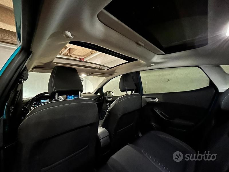 Usata Ford Fiesta Titanium 101 CV (74 kW) 2017 Blu Berlina