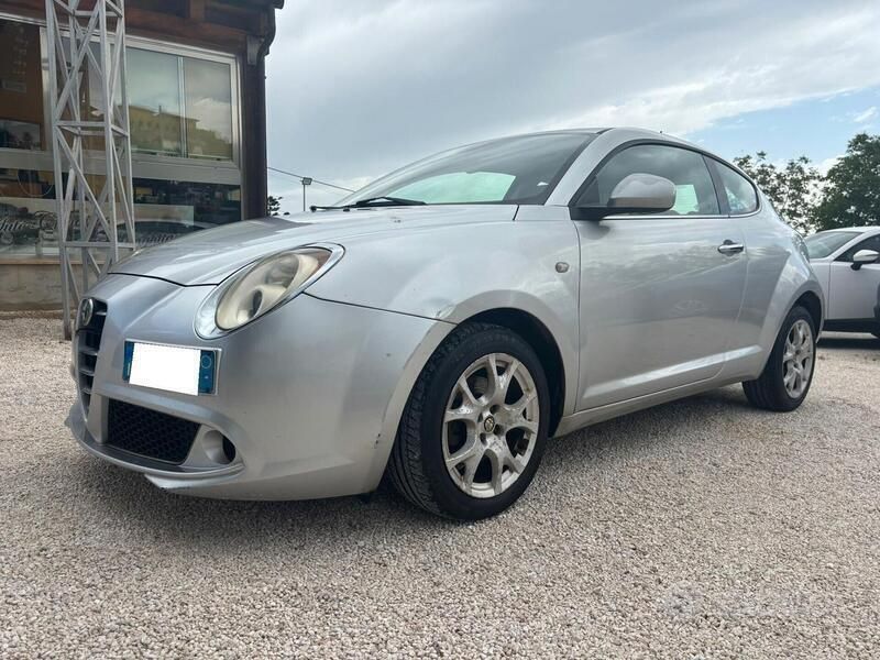 Grigio Usata 2009 Alfa Romeo MiTo Due volumi | 2990 € (Buon prezzo) - Immagine 1/4