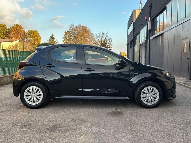 Usata Toyota Yaris Hybrid Business Edition 116 CV (85 kW) 2021 Nero Berlina
