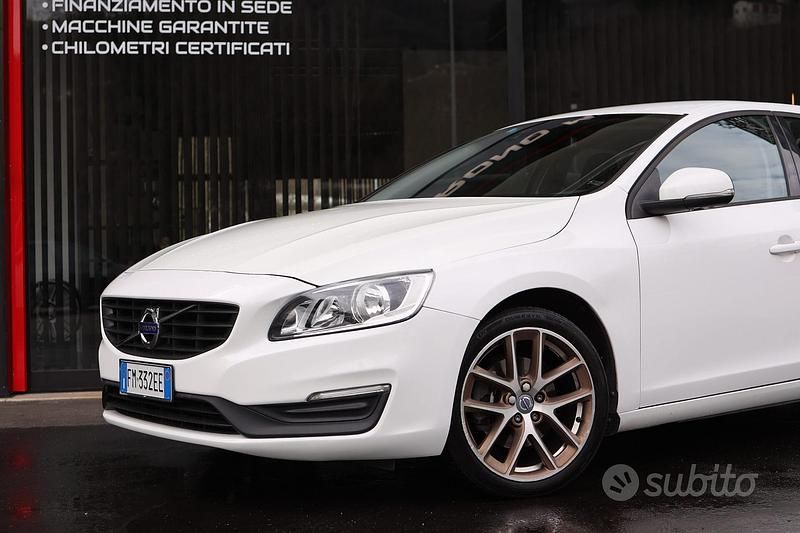 Usata Volvo V60 Business Edition 120 CV (88 kW) 2016 Bianco Station wagon