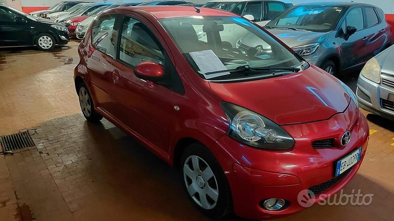 Usata Toyota Aygo Edition 68 CV (50 kW) 2010 Rosso Utilitaria