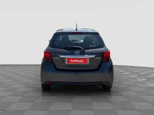 Usata Toyota Yaris Business Edition 69 CV (50 kW) 2017 Grigio Berlina