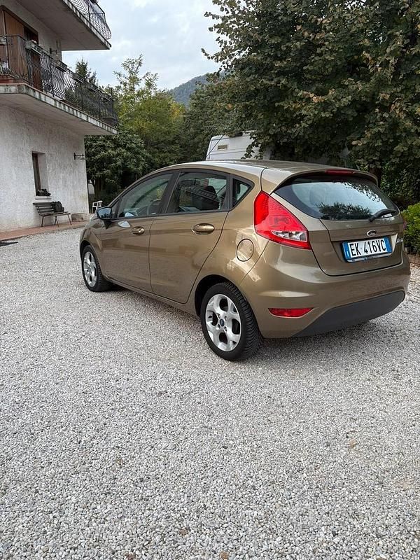 Usata Ford Fiesta Titanium 75 CV (55 kW) 2011 Utilitaria