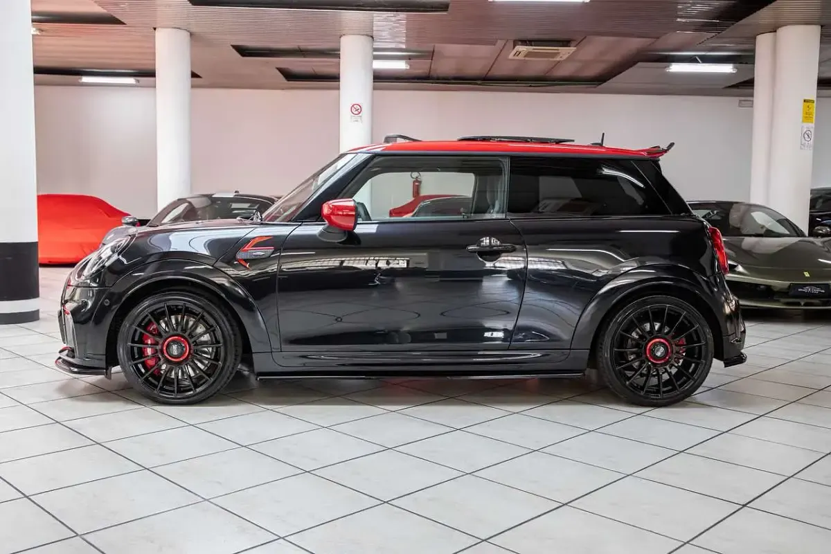 Usata Mini John Cooper Works 231 CV (169 kW) 2023 Midnight black ii Utilitaria